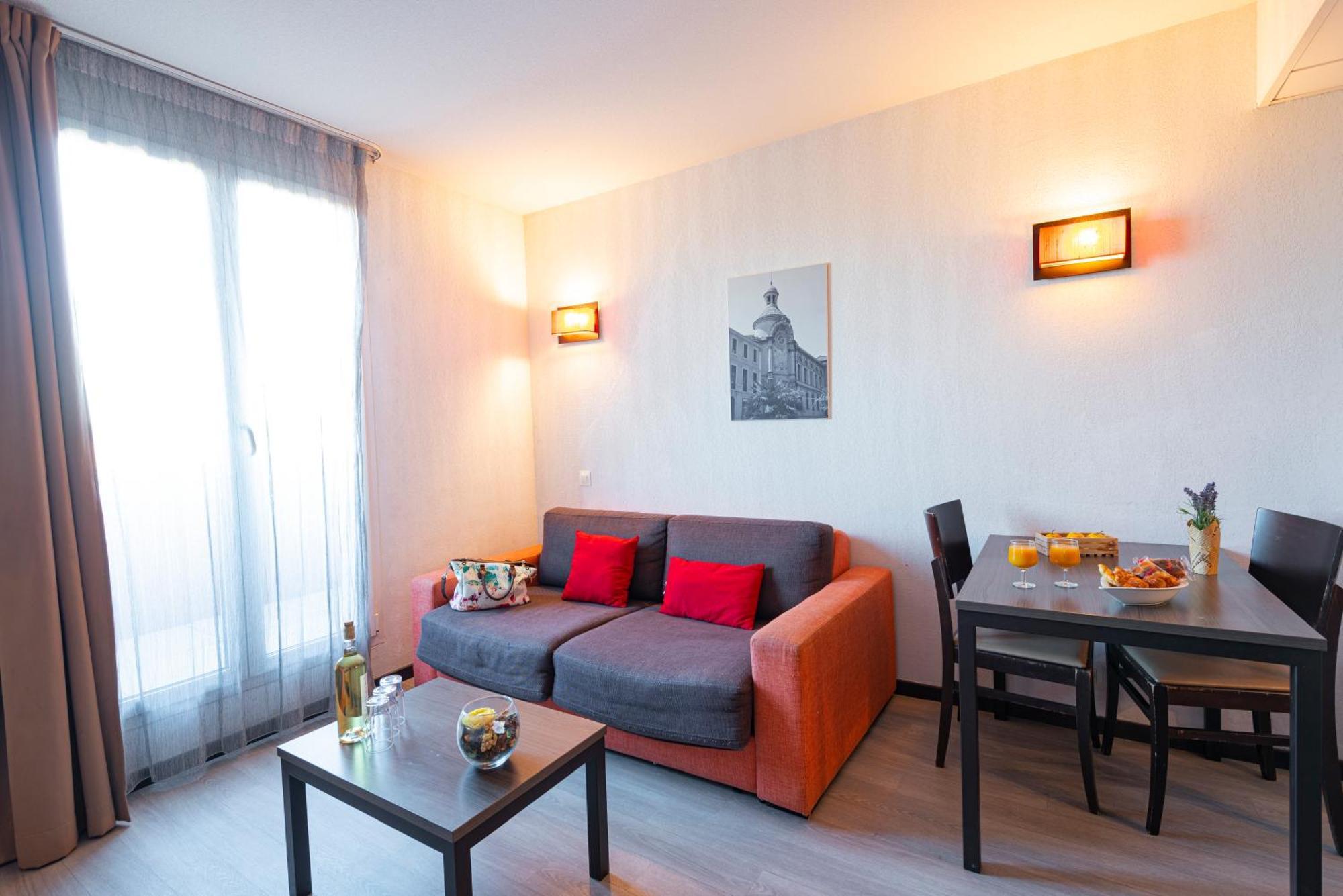 Comfort Aparthotel Nimes Centre Bagian luar foto